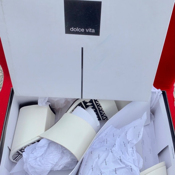 Beautiful Bold Block Heel Sandals - Brand New in Box - Picture 7 of 7